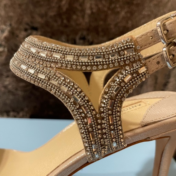 Never worn, ordered and didn’t need. Very pretty and perfect for holidays! - Picture 2 of 11